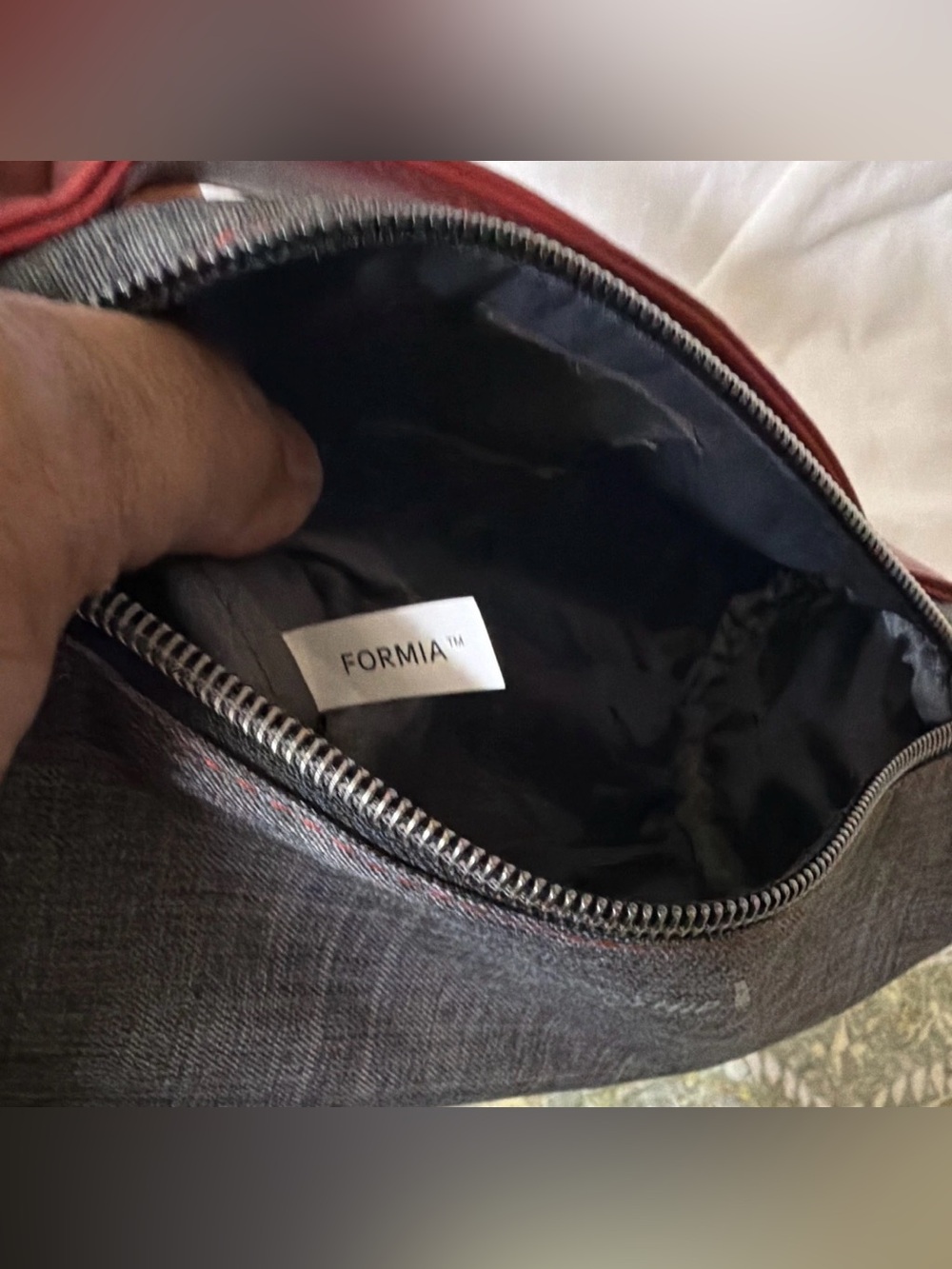 Men's 13 lune Flagship x Formia Gray Cylindrical Zippered Travel Pouch Red Handl - Picture 6 of 7